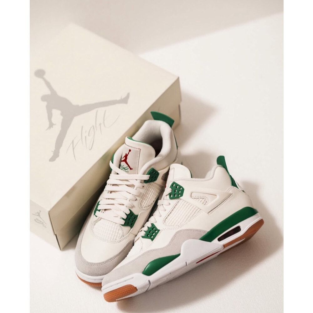 Air Jordan Retro 4 Pine Green